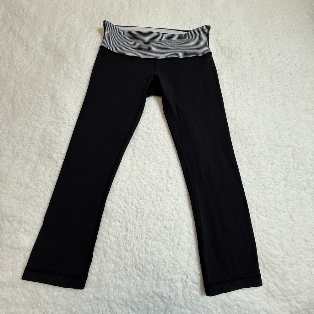 Lululemon Capri Leggings Women Size 6 Yoga Pants Gym Training Striped Black